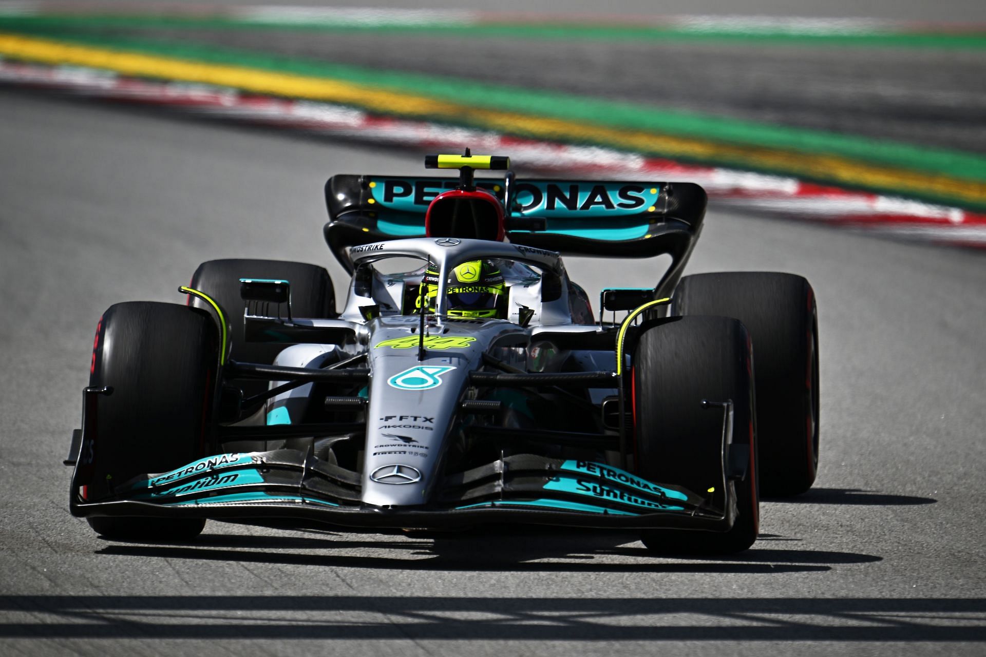 Mercedes&#039; Lewis Hamilton in action during the 2022 F1 Spanish GP (Photo by Clive Mason/Getty Images)