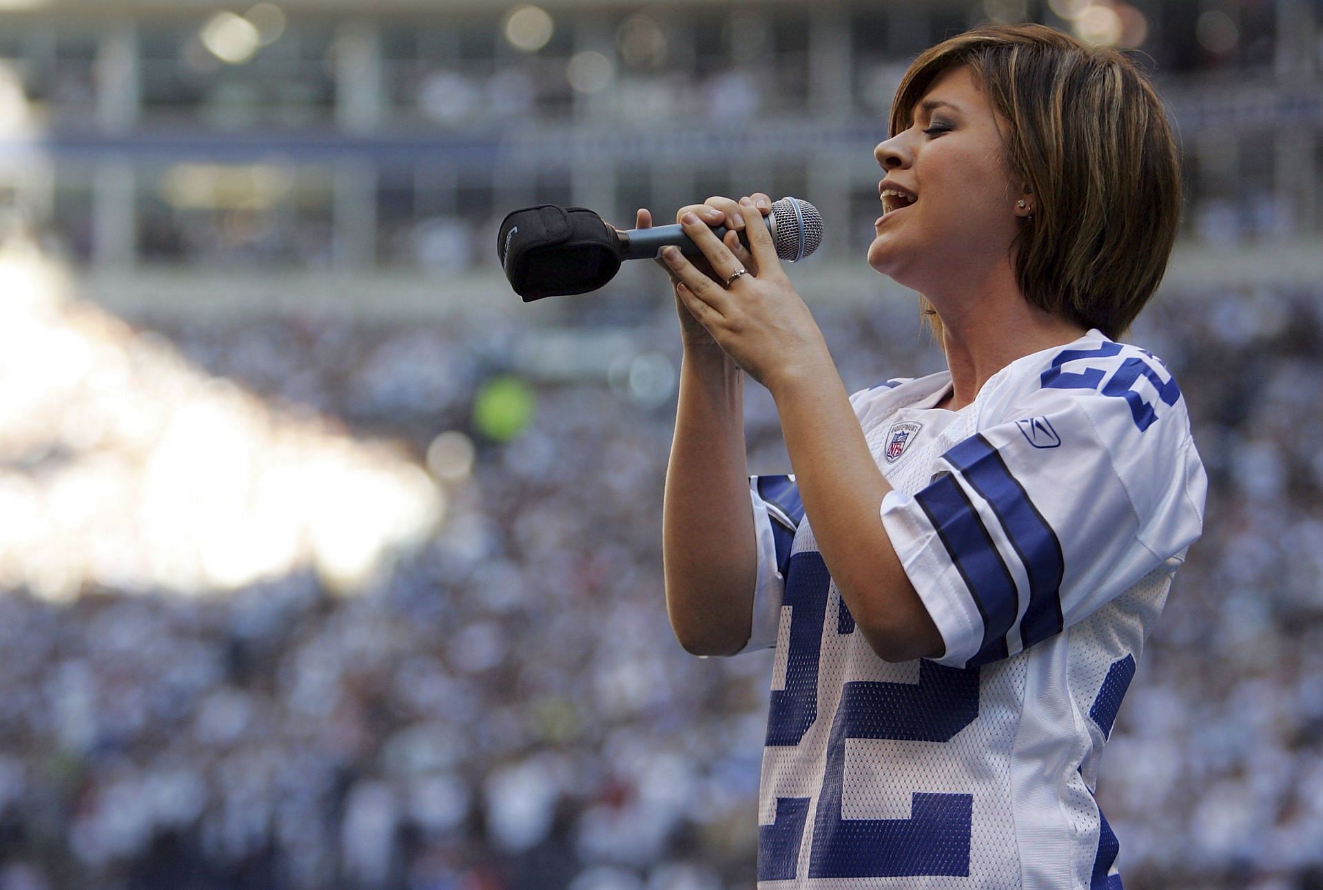 Kelly Clarkson sings the National Anthem before a Dallas Cowboys game.