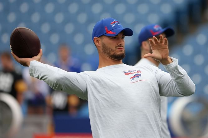 Steelers star hints whom he’s backing in Pickett-Trubisky quarterback competition