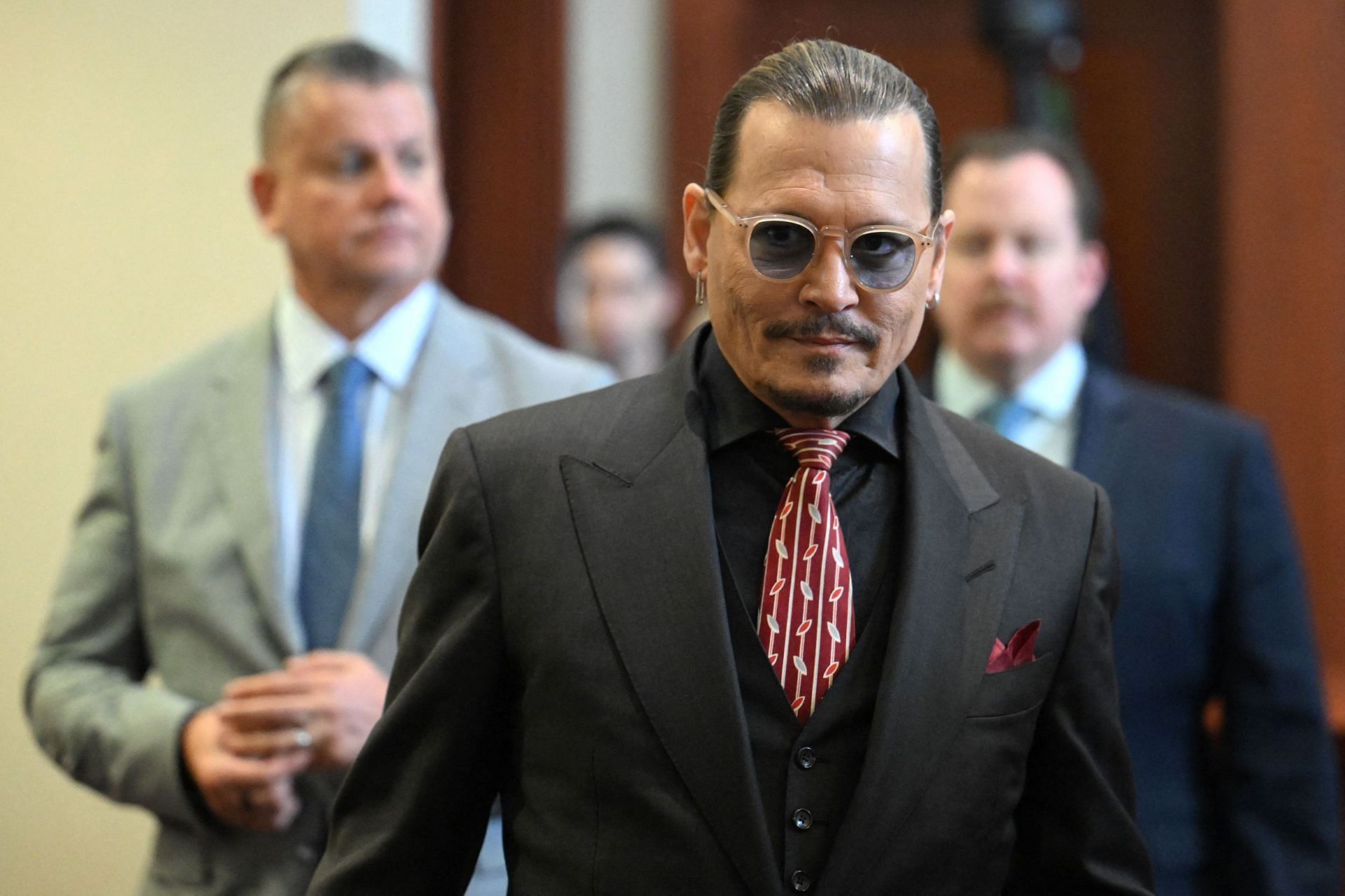 Johnny Depp arrives at court (Image via JIM WATSON / Getty Images)