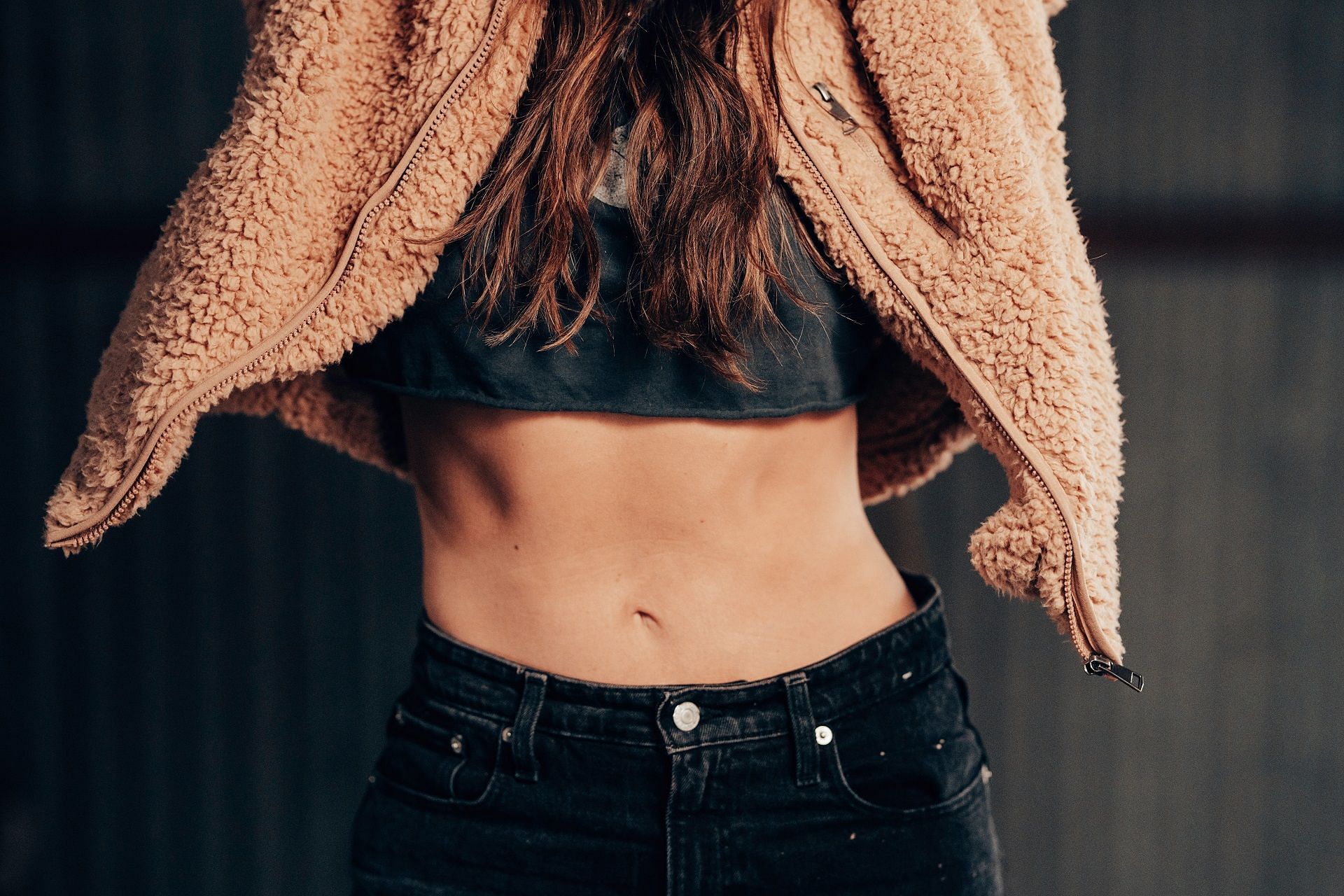 Doing these exercises will help you in getting a flat stomach. (Image via Unsplash/Jason Yoder)