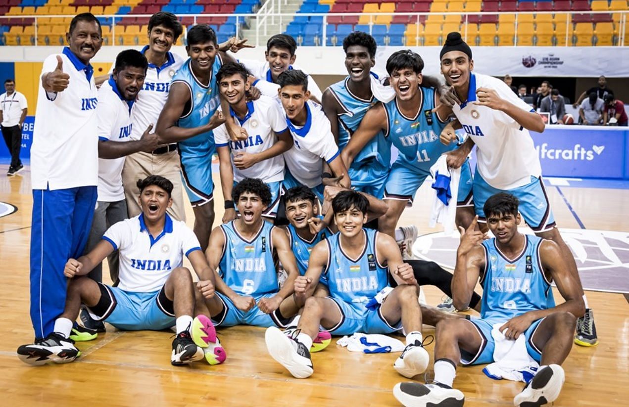 एशियाई चैंपियनशिप में पांचवां स्थान हासिल करने वाली भारत की अंडर-16 बास्केटबॉल टीम।