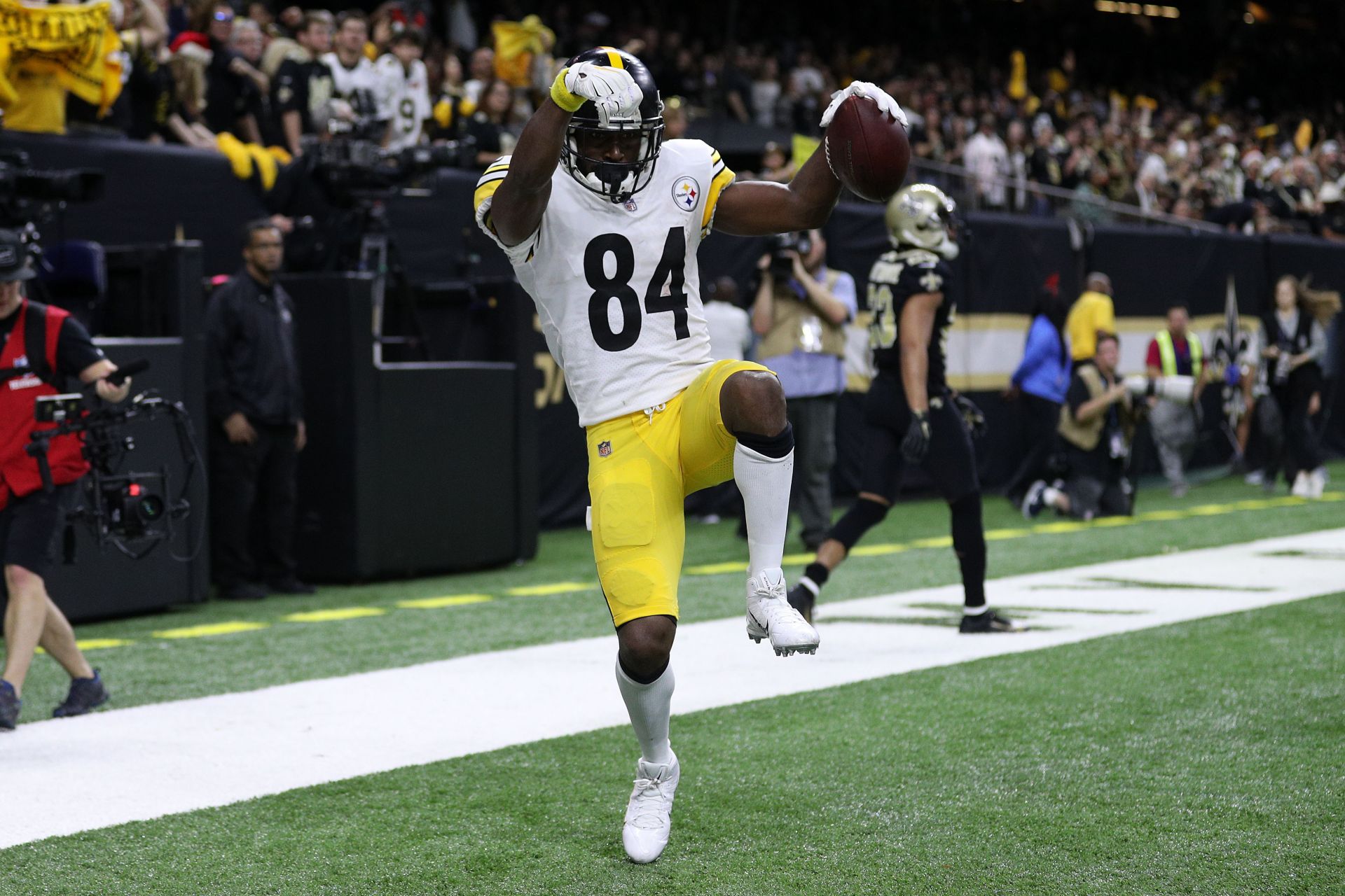 Antonio Brown, WR, Pittsburg Steelers #NFL  Pittsburg steelers, National  football league, Football league