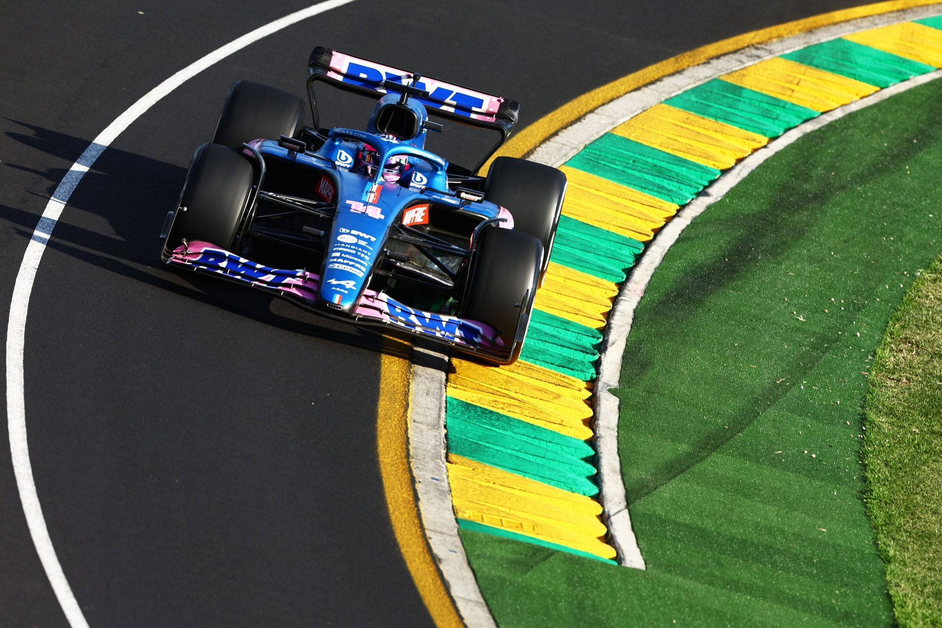 Fernando Alonso in action during the 2022 F1 Australian GP (Photo by Mark Thompson/Getty Images)