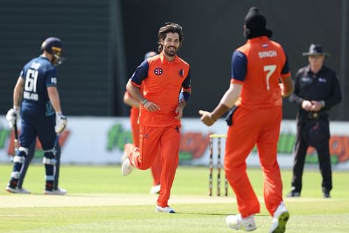 Netherlands v England - 1st One Day International