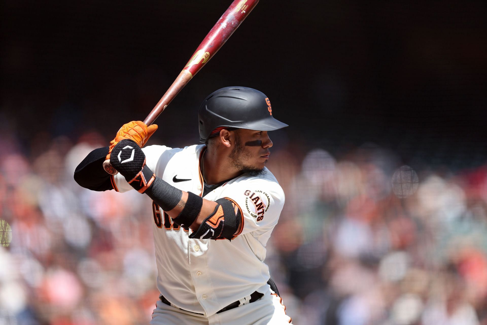 Thairo Estrada bats for the San Francisco Giants.