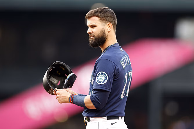 Watch: Jesse Winker flips off Los Angeles Angels fans after getting ejected for inciting a brawl