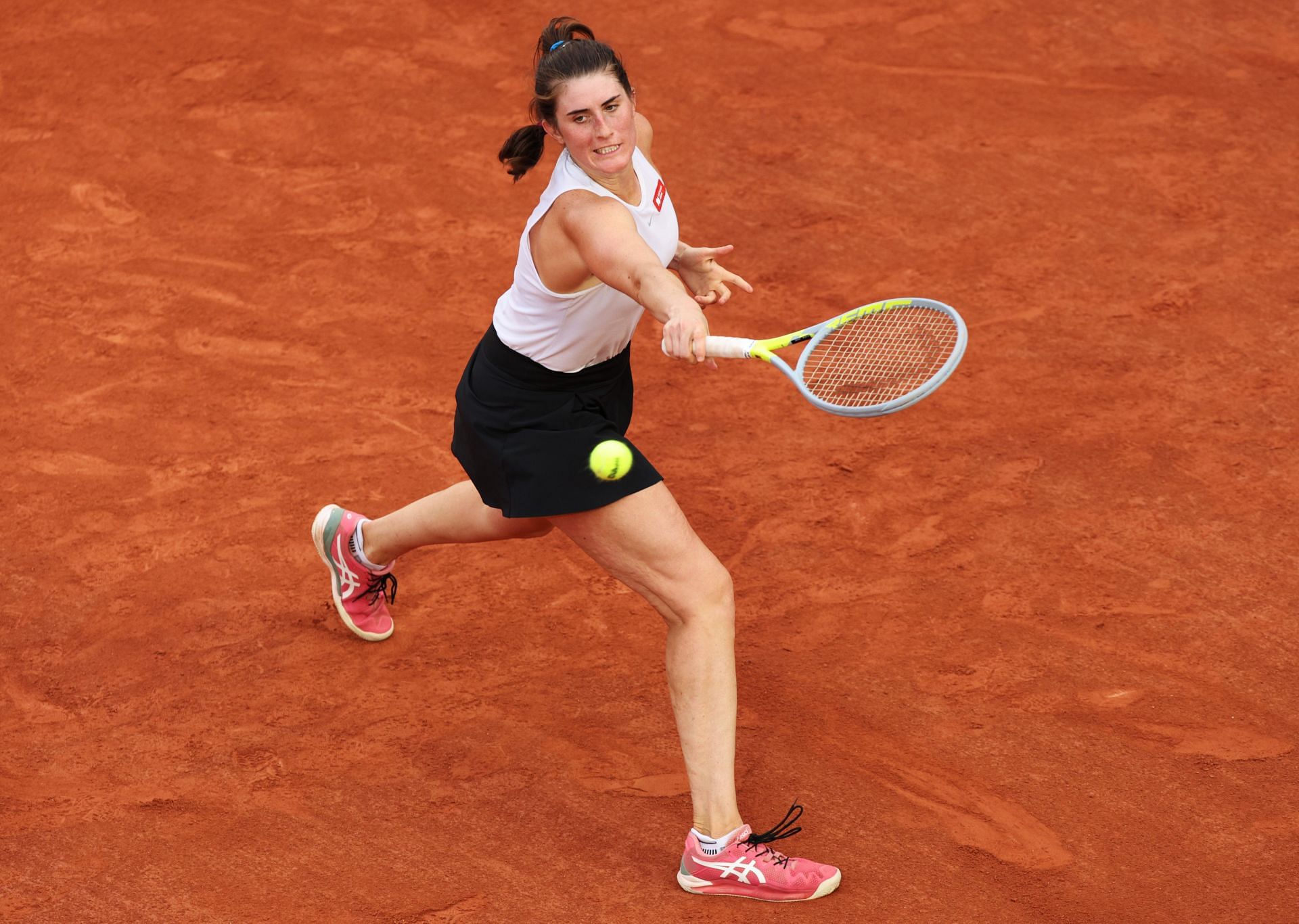 Rebecca Marino in action at the 2022 French Open
