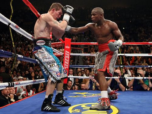 World Welterweight Championship - Floyd Mayweather Jr. v Ricky Hatton. (Photo by Al Bello/Getty Images)