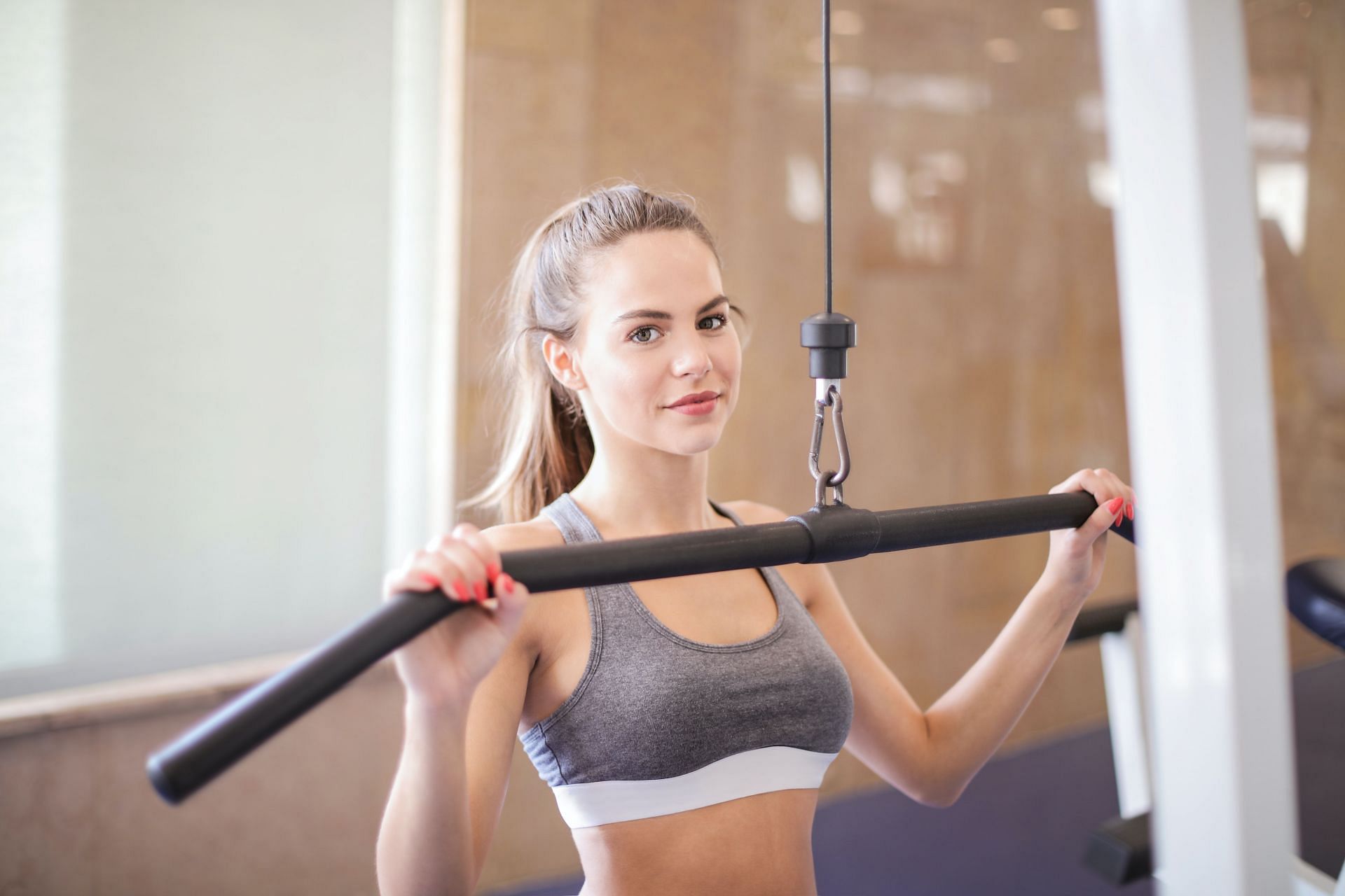 Pull exercises, often known as a pull-day training session, focuses on contracting muscles (Image via Pexels/Andrea Piacquadio)