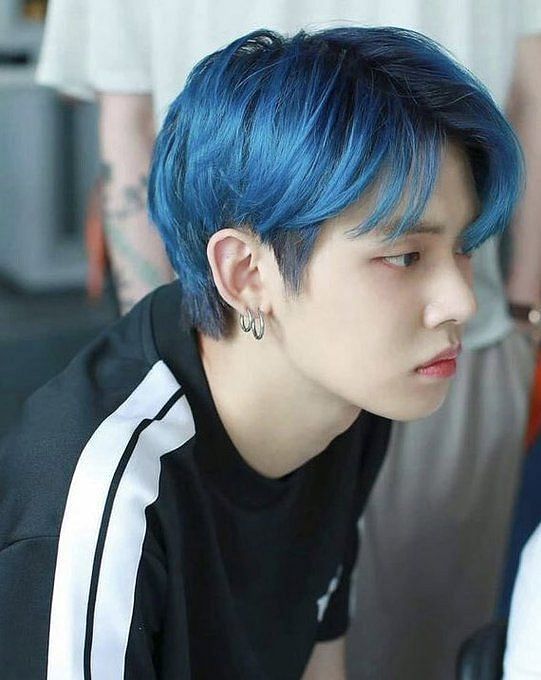 TXT Yeonjun's iconic blue hair comeback takes the internet by storm