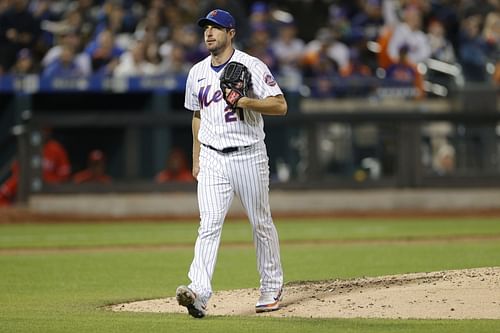 Max Scherzer of the New York Mets walks off the mound during the fifth inning against the Philadelphia Phillies.