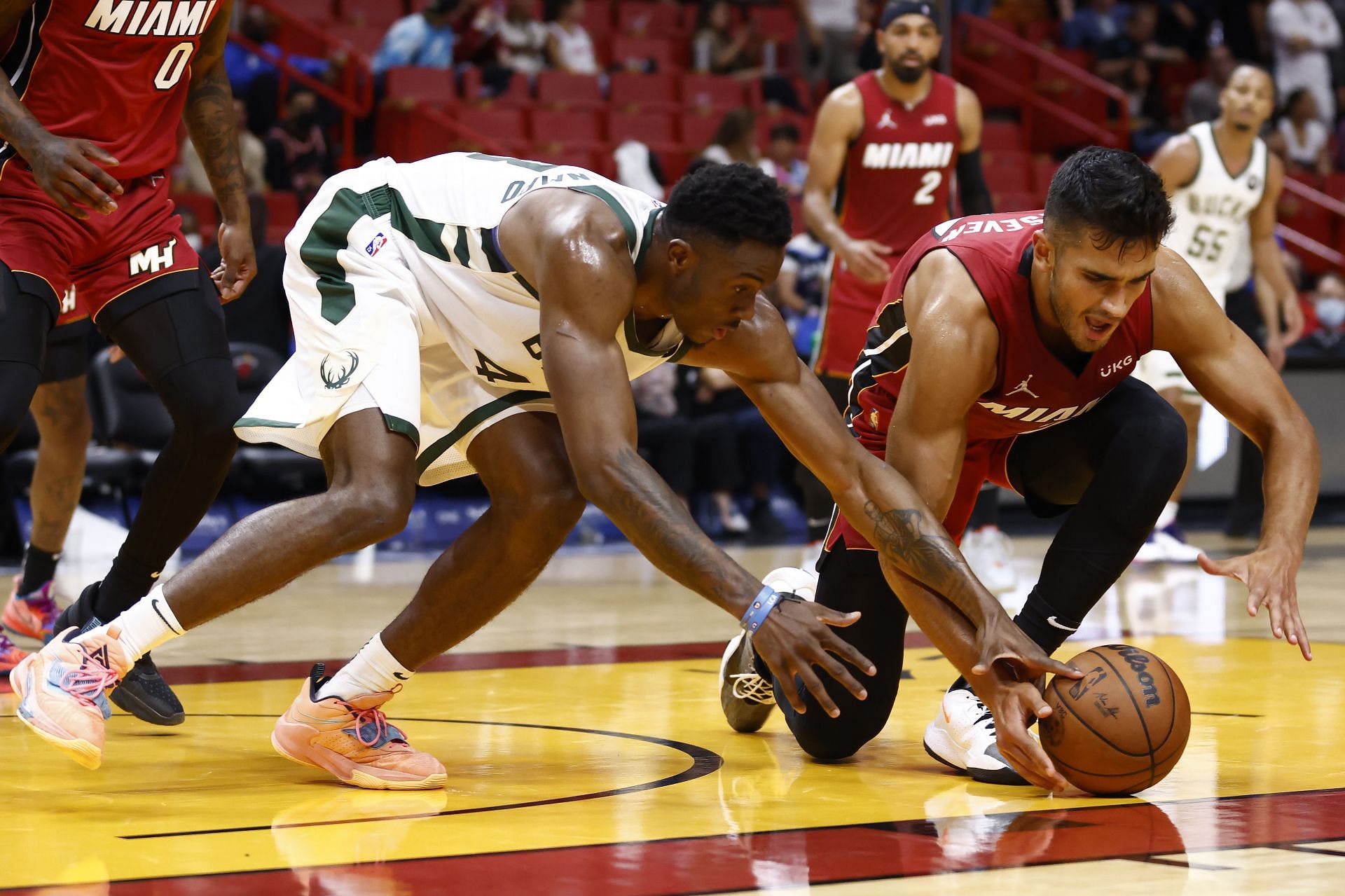 Omer Yurtseven contesting for a loose ball against Thanasis Antetokounmpo