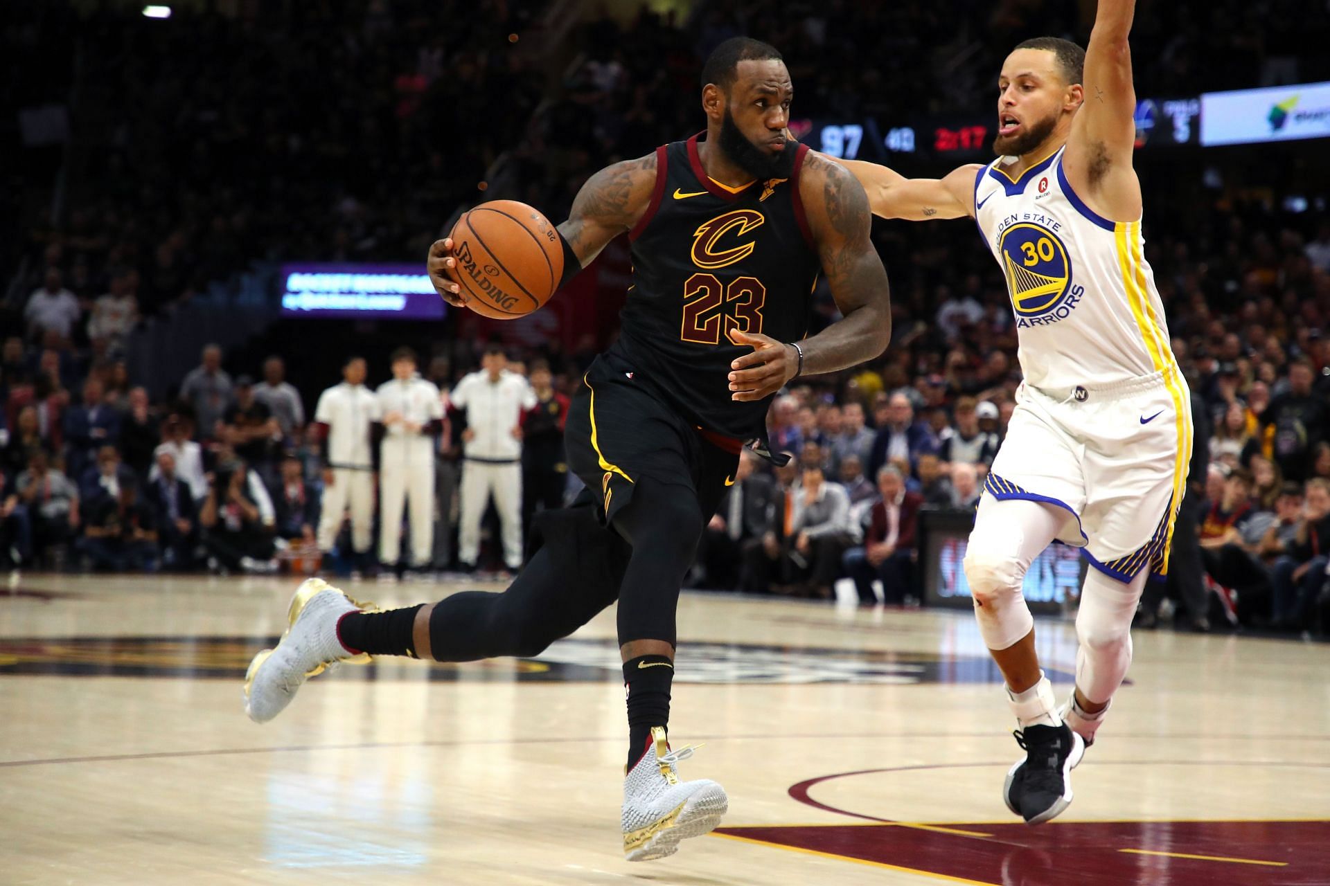 LeBron James and the Golden State Warriors had some incredible battles in the past. (Image via Getty Images)