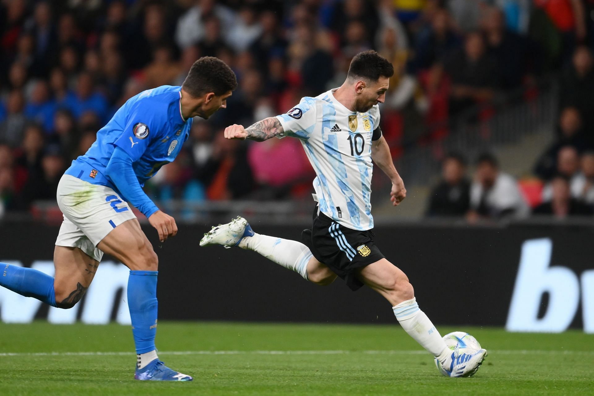 Lionel Messi beraksi melawan Italia - Final 2022