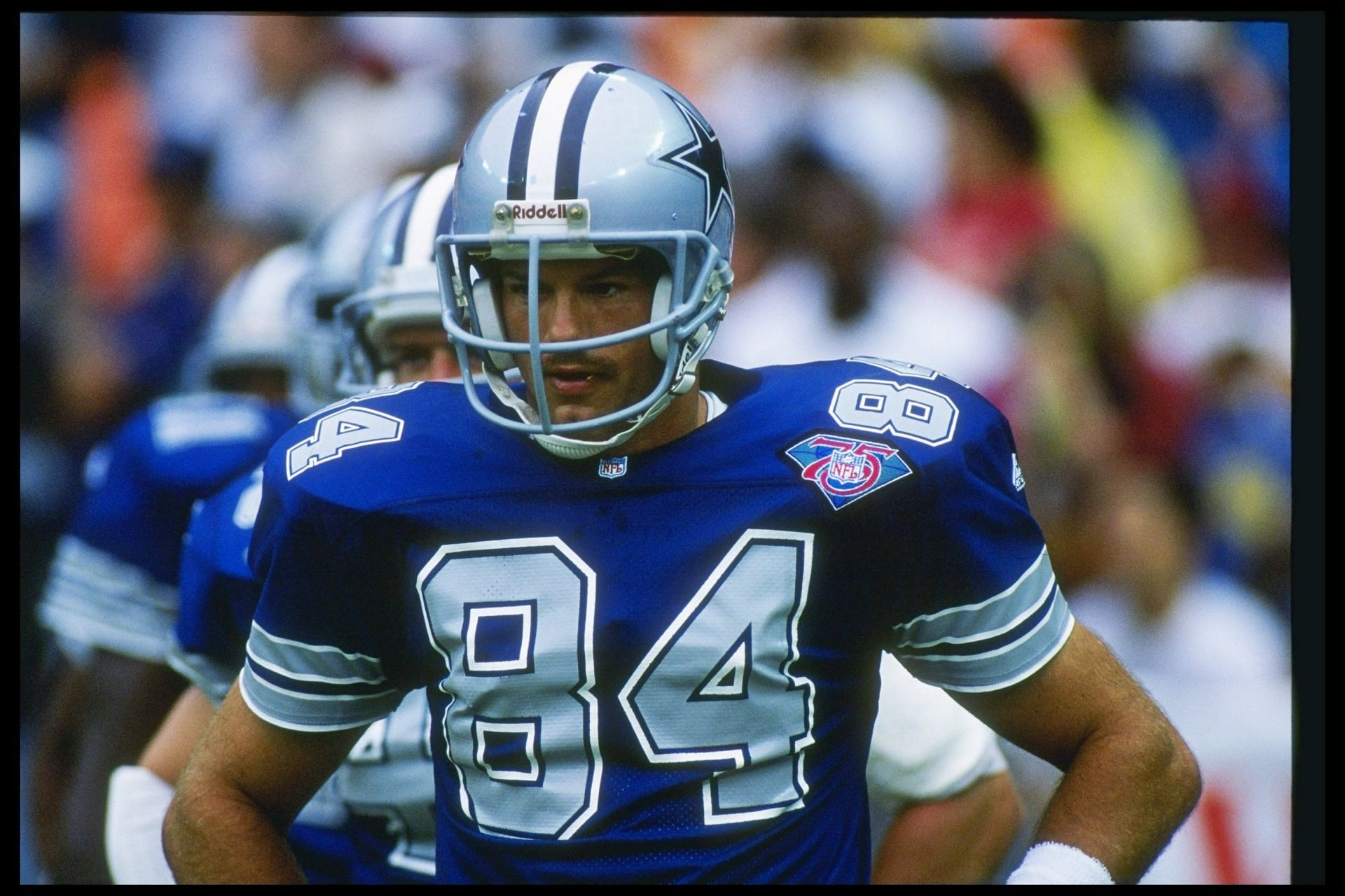 News Photo : Jay Novacek of the Dallas Cowboys runs with the