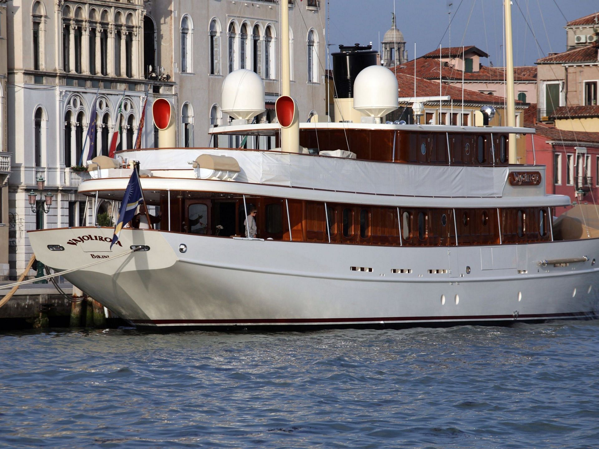 Depp&#039;s yacht Vajoliroja in Italy (Image via Getty)