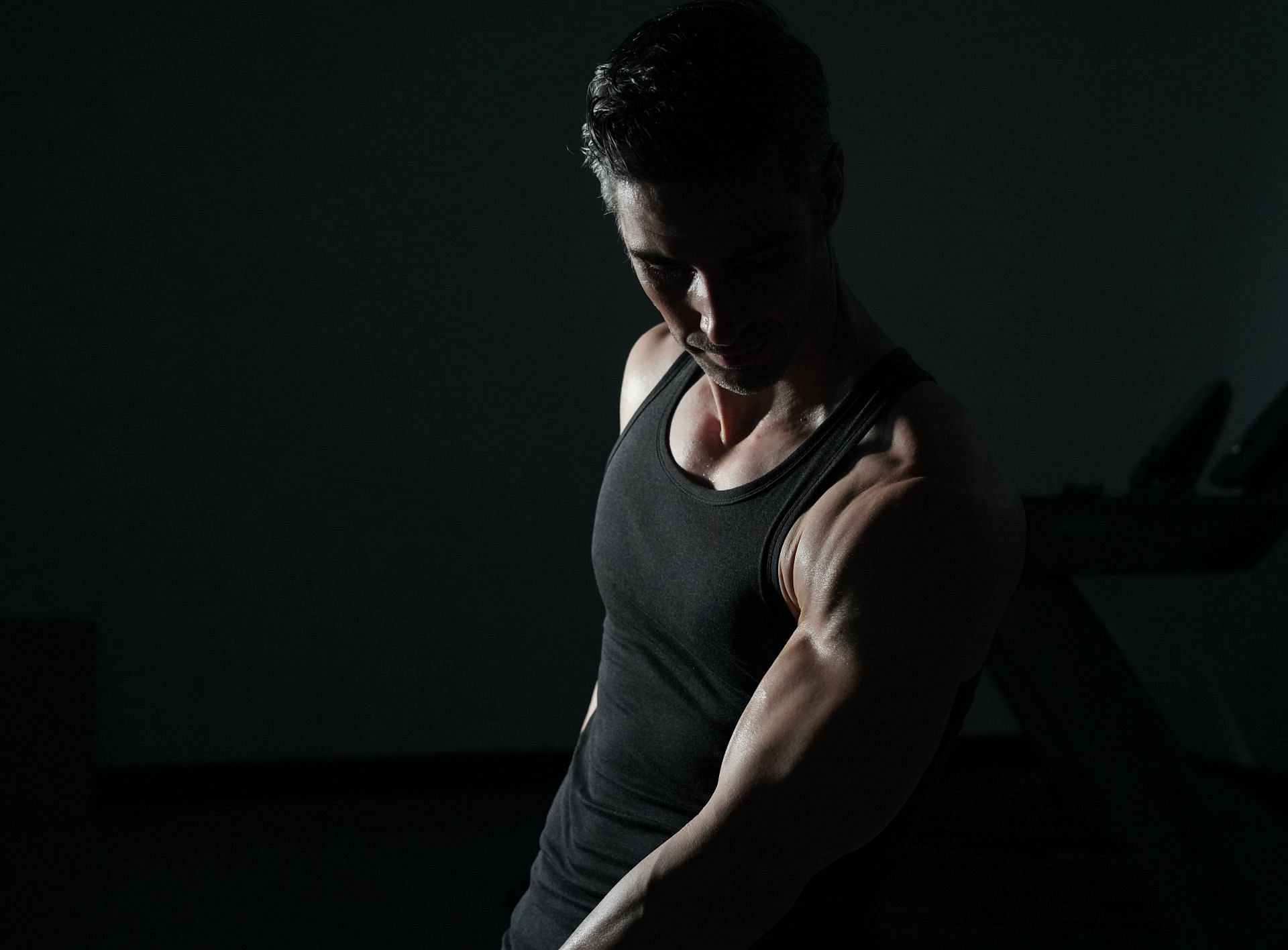 Build lean and muscular arms with these exercises. (Image via unsplash/Intenza Fitness)