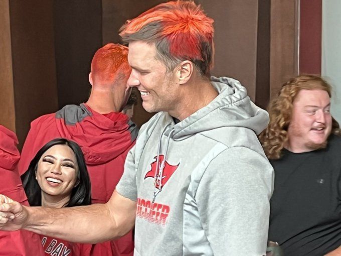 Tom Brady Dyes Hair Red & Orange For Cancer Charity – Hollywood Life