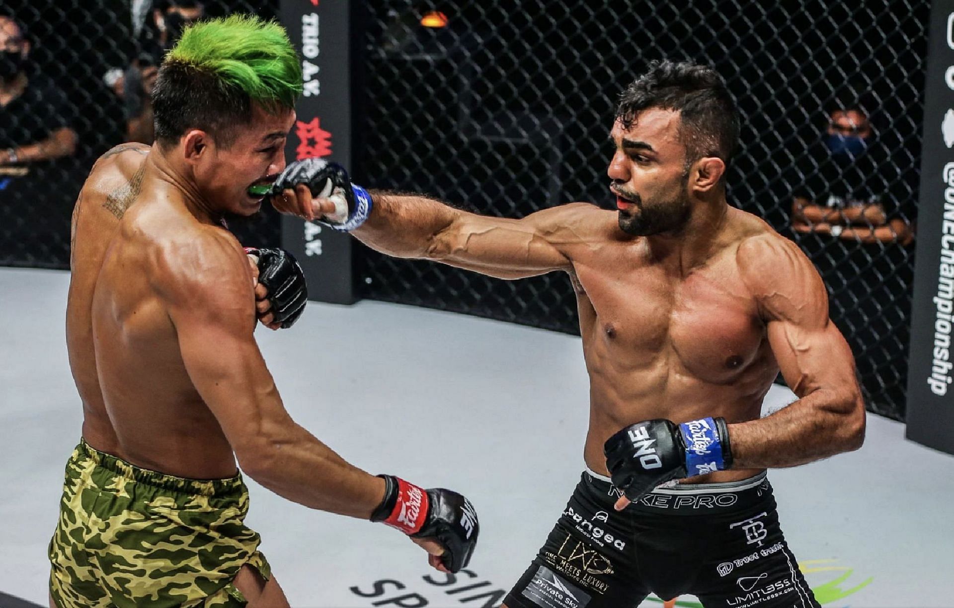 Gurdarshan Mangat (right) says &quot;it all came together&quot; vs. Yodkaikaew Fairtex