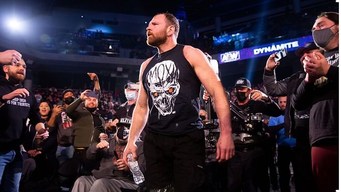 Top AEW star explains how WWE legend helps him to improve; says Jon Moxley is a "very mysterious man"