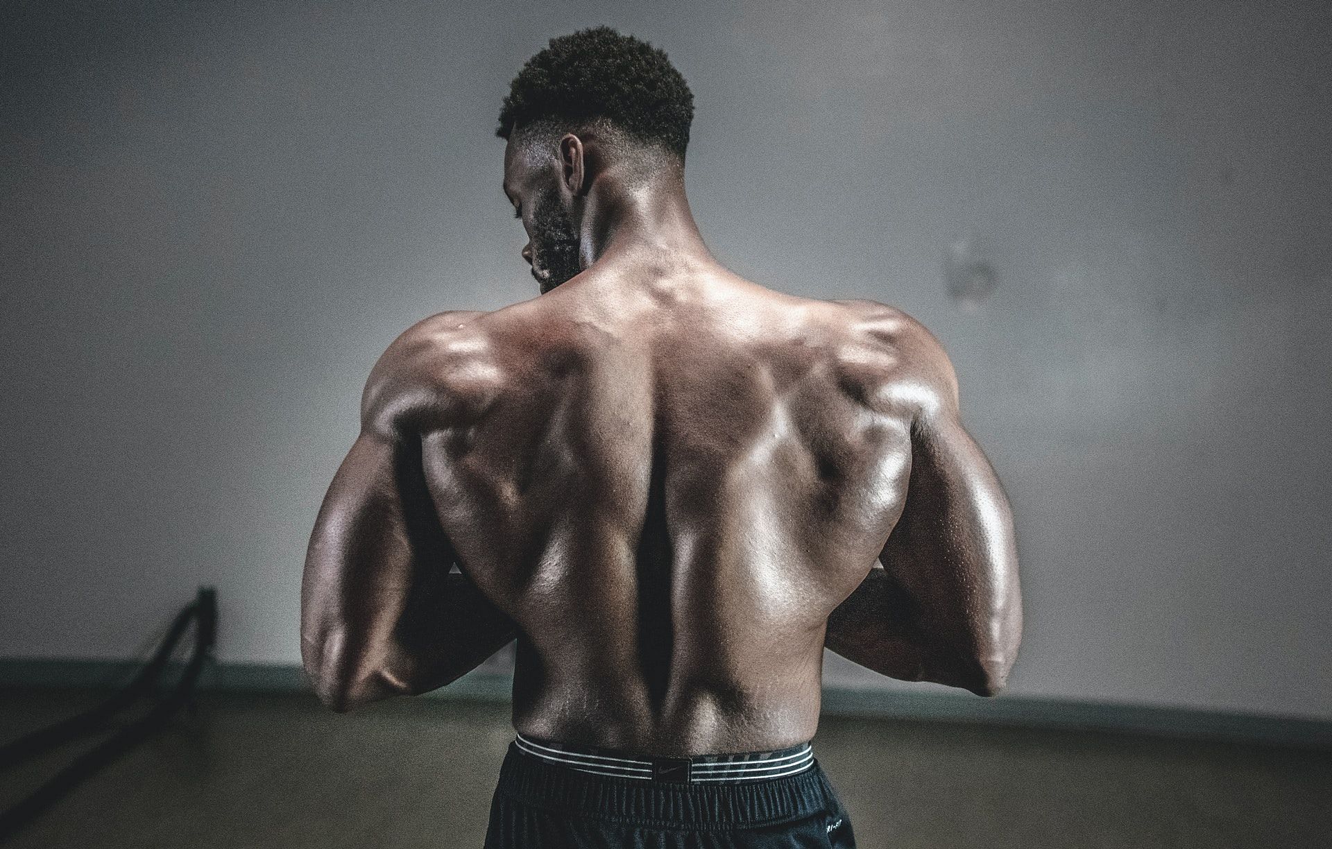 Best back exercises for bigger muscles. (Image via Pexels/Photo by Pikx By Panther)