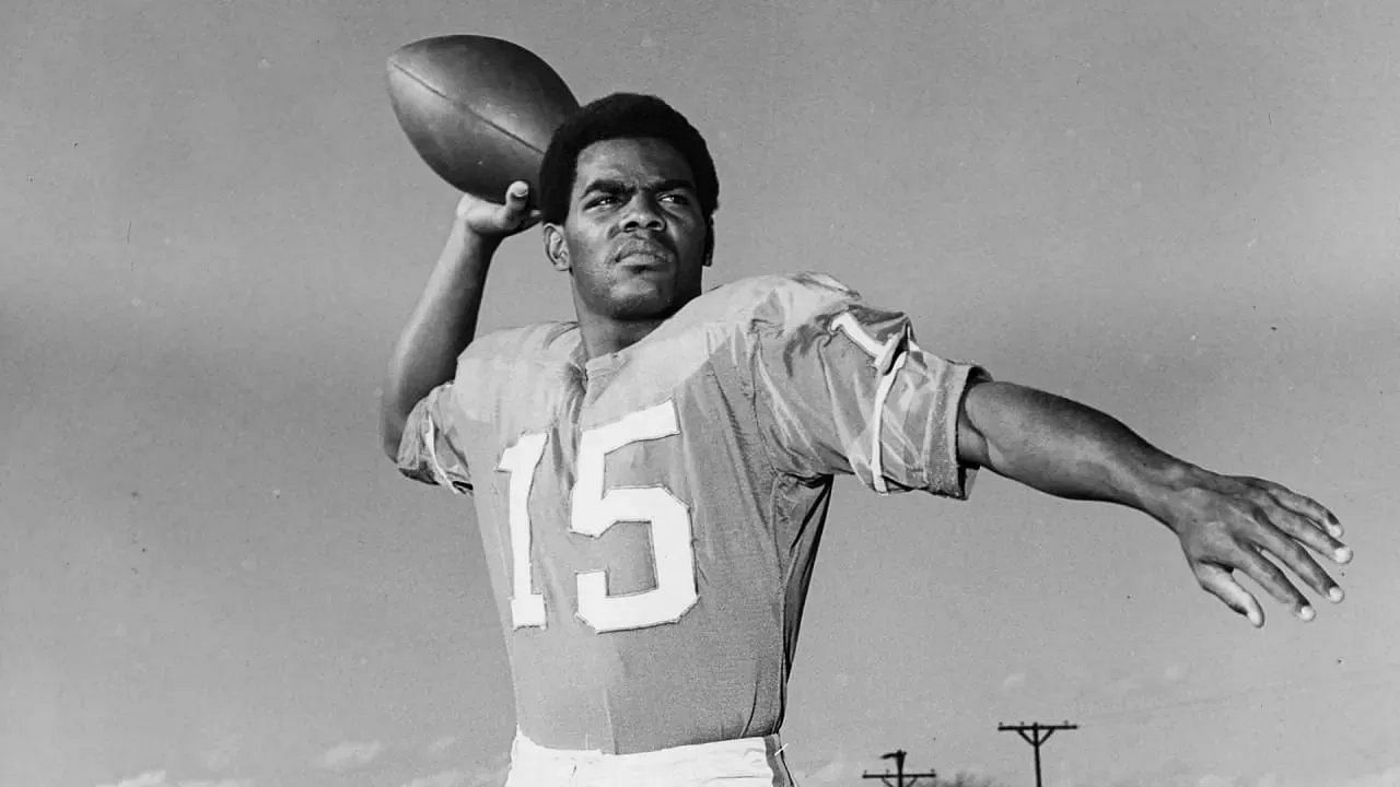 Marlin Briscoe, Pioneering Black Quarterback, Dies at 76 - The New