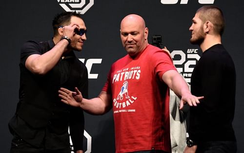 From left to right: Tony Ferguson, Dana White, Khabib Nurmagomedov [Image Courtesy: @YahooSports on Twitter]