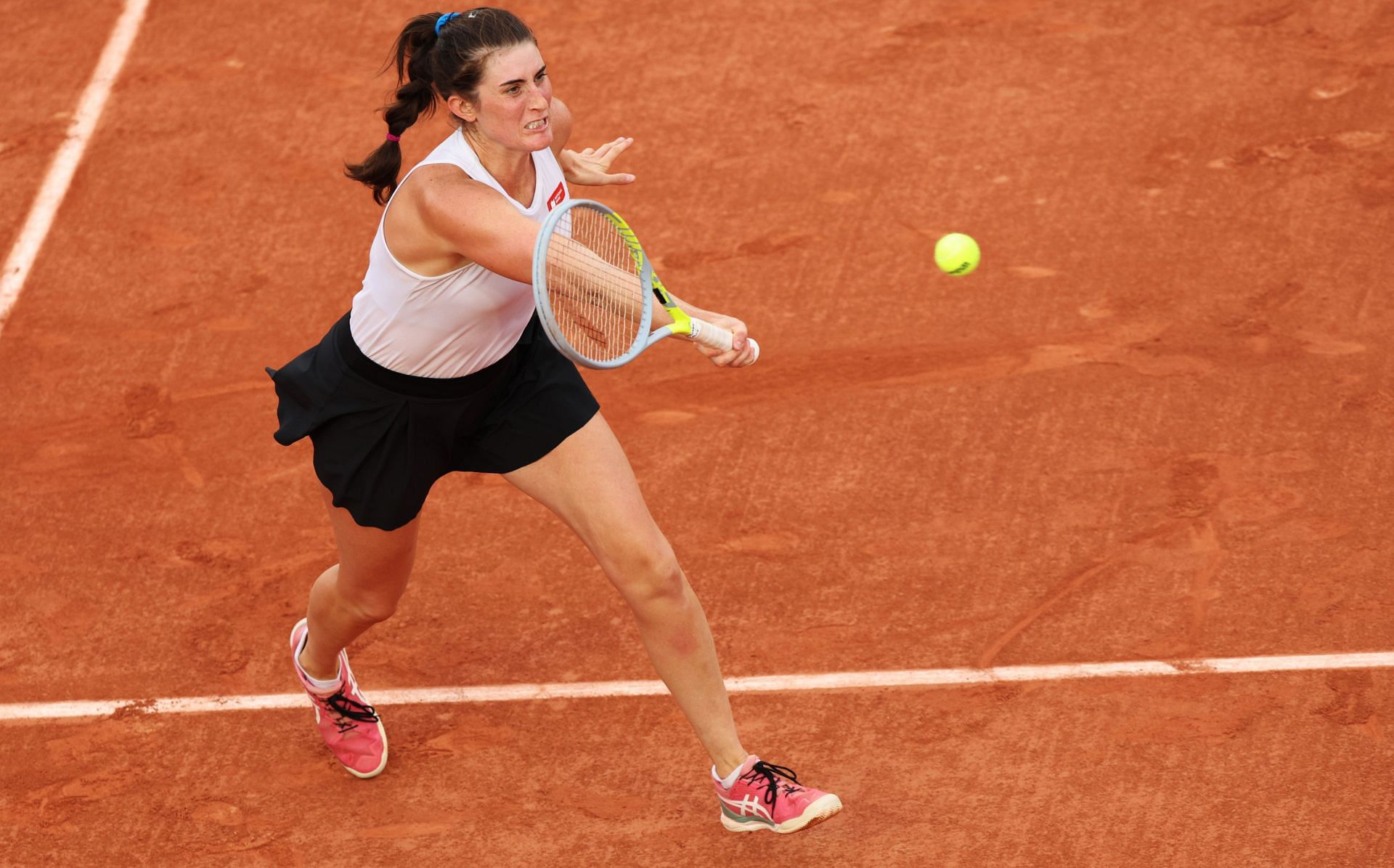Rebecca Marino in action at the 2022 French Open