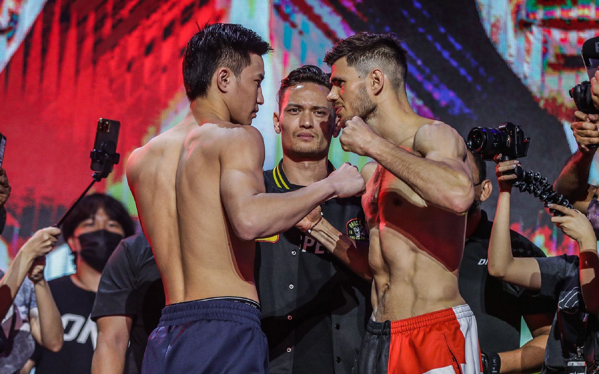 Niclas Larsen (right) promises a barnburner against Tawanchai PK.Saenchai (left) at ONE 158. [Photo ONE Championship]