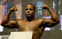 Daniel Cormier says it "makes no sense" that UFC is not using digital scales for weigh-ins