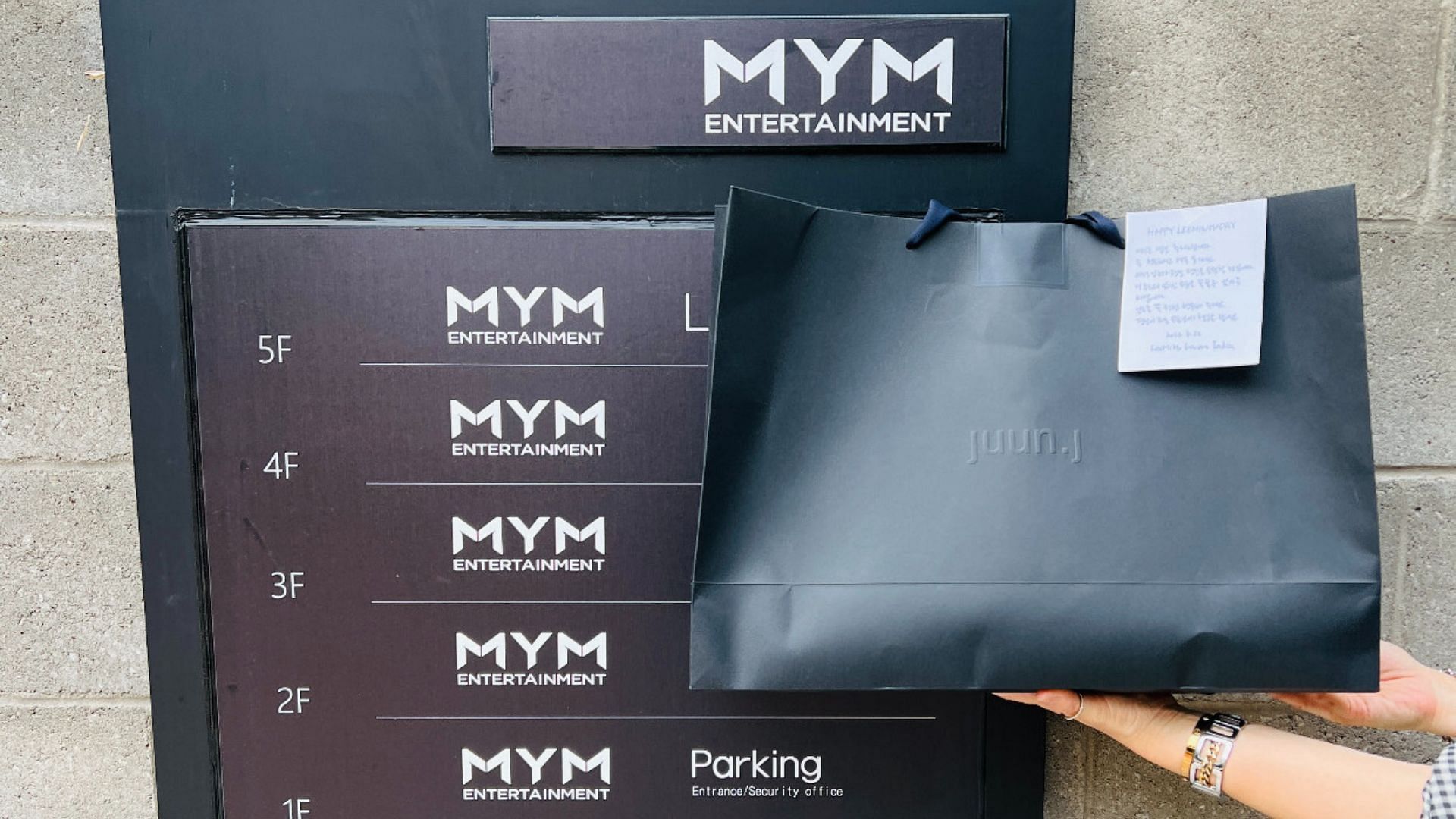 Lee Min-ho&#039;s birthday presents reach his agency MYM Entertainment