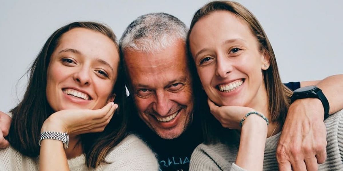 Iga Swiatek with her father Tomasz Swiatek and sister Agatas Swiatek (Credits - Iga Swiatek Instagram)