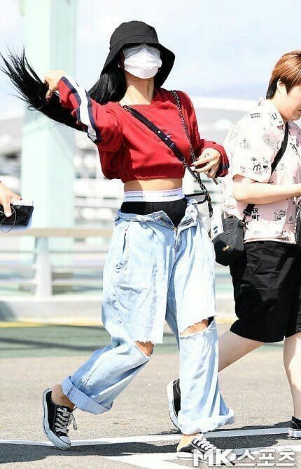 5 times Mamamoo’s Hwasa served iconic airport looks