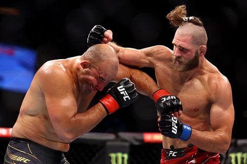 Glover Teixeira (left) and Jiri Prochazka (right) (Image via Getty)