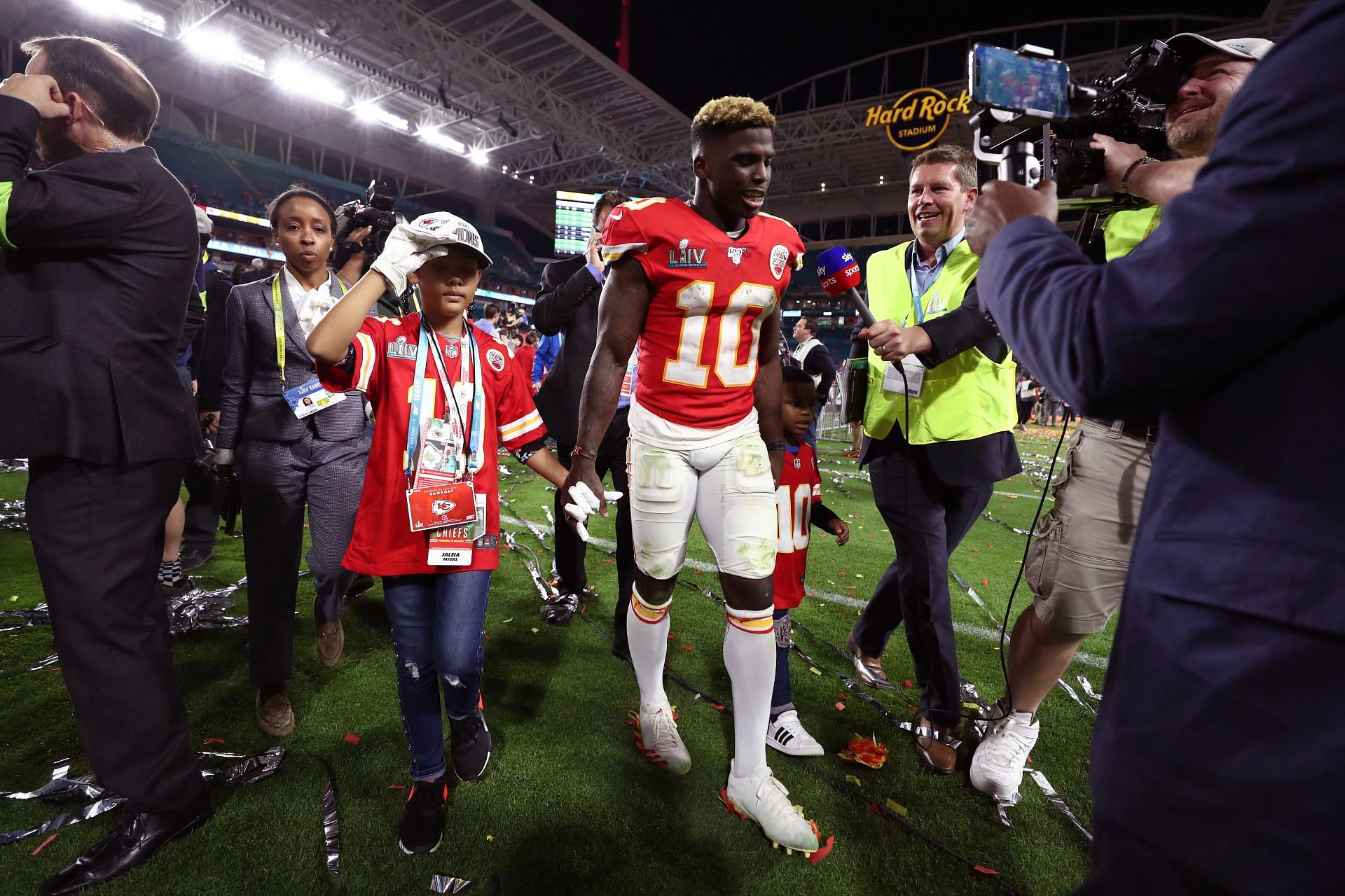 $120,000,000 Tyreek Hill makes bold admission regarding Hall of Fame status  while dissing Patrick Mahomes' Chiefs