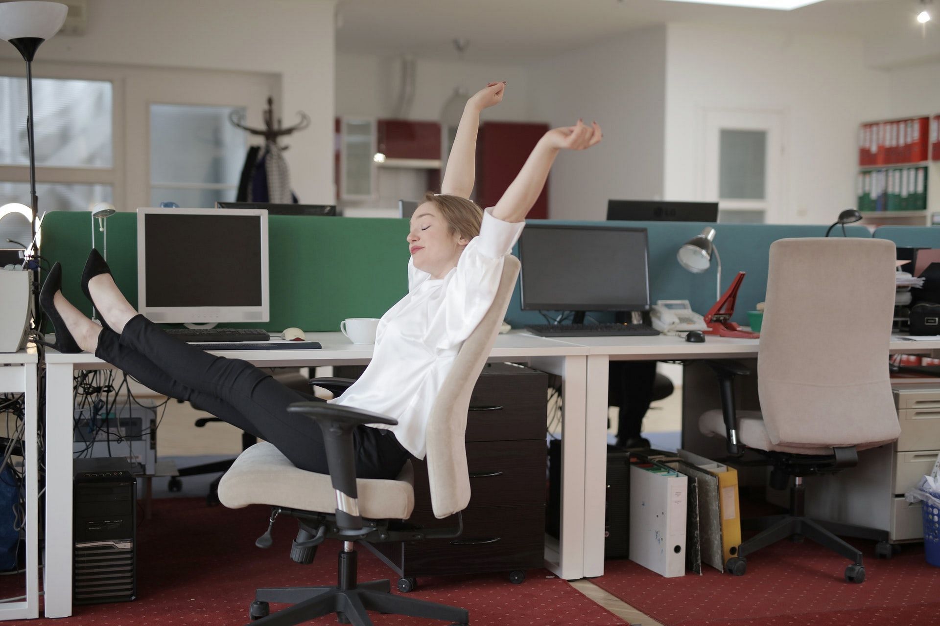 There are several stretches you can perform at your desk. (Photo by Andrea Piacquadio via pexels)