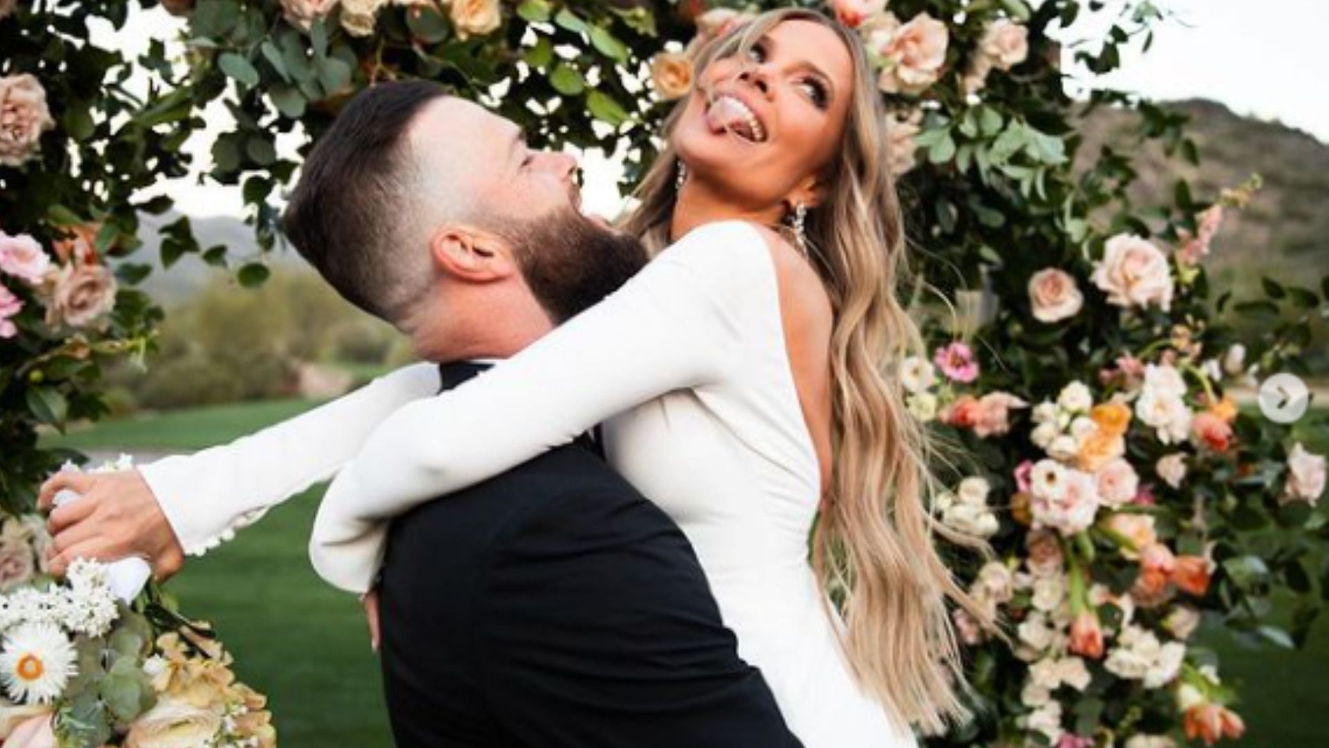 Kelly Nash with her husband Dallas Keukel in an Instagram post