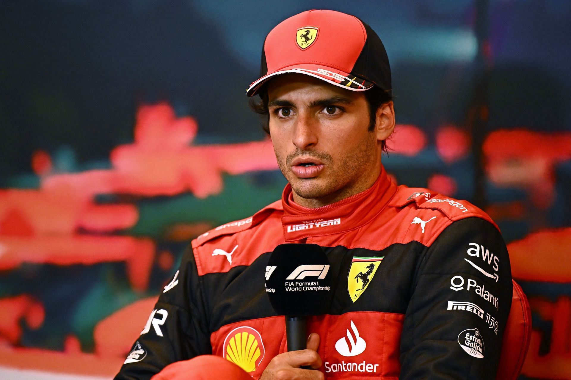 Carlos Sainz talks in the press conference after the 2022 F1 Grand Prix of Monaco (Photo by Clive Mason/Getty Images