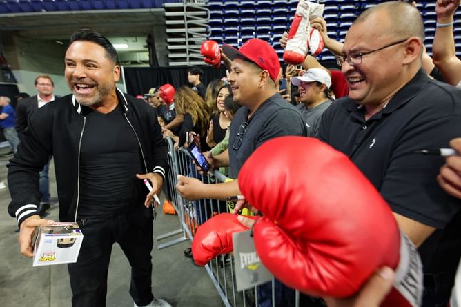 Oscar De La Hoya believes he will be the first Hispanic athlete to become a billionaire