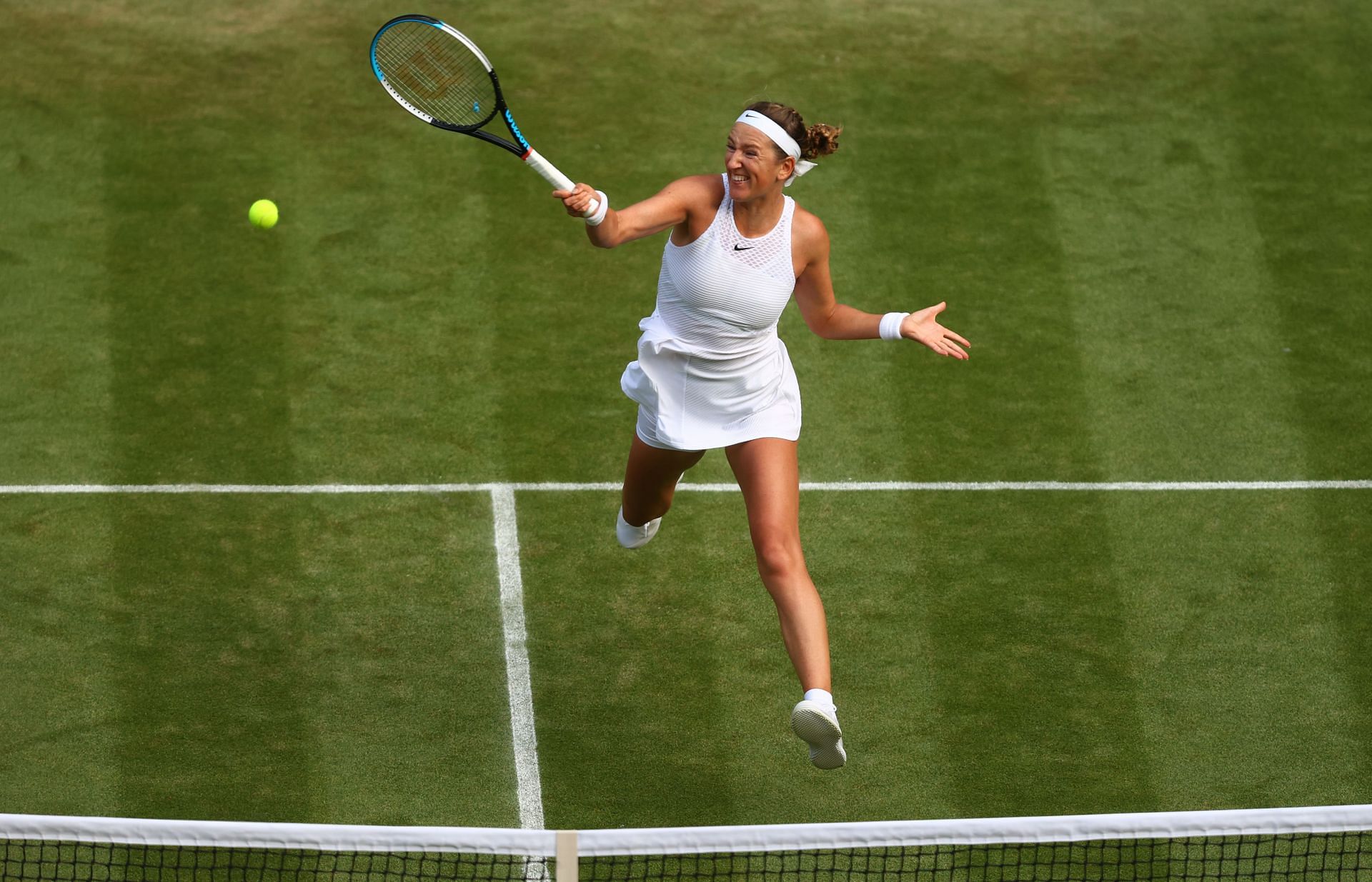 Victoria Azarenka plays an aggressive forehand