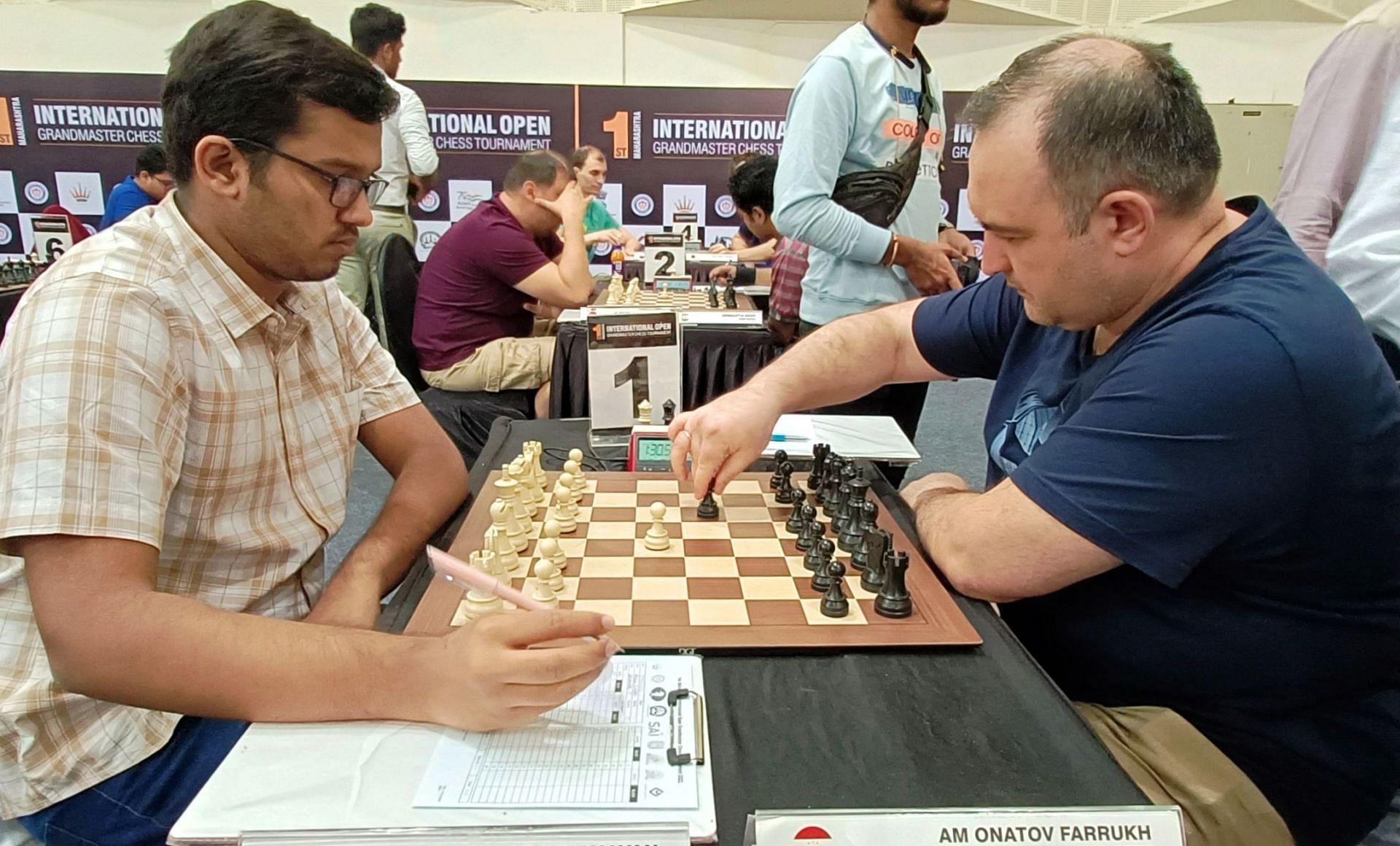 Top seed Farrukh Amonatov (R) pipped Indian GM Arjun Kalyan (L) and fourth seed Alexei Federov to emerge champion after all three players ended up with 8.5 points each. (Pic credit: AICF)