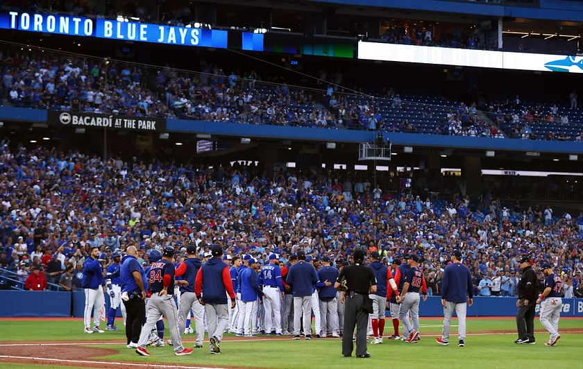 MLB world reacts to Blue Jays brutal beatdown of Red Sox at Fenway Park