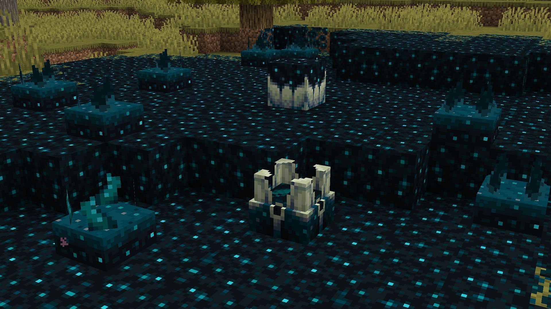 Sculk catalyst can spread several sculk blocks when a mob dies near it (Image via Mojang)