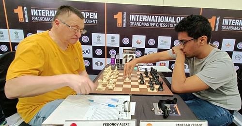 FM Vedant Panesar (R) makes a move against GM Fedorov Alexei in the 9th round. (Pic credit: AICF)