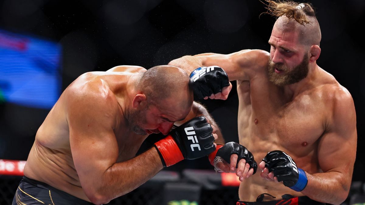 Jiri Prochazka defeated Glover Teixeira for the light heavyweight title with less than 30 seconds remaining