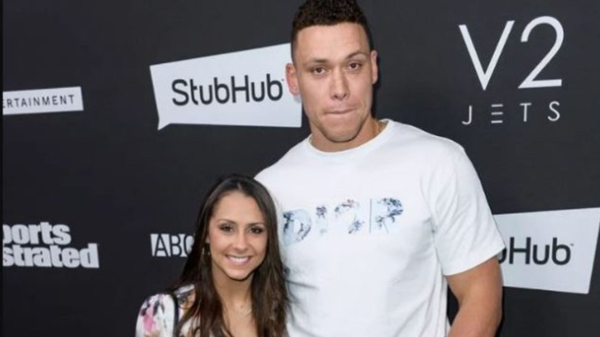 Yankees' Aaron Judge enjoys beach day with longtime girlfriend