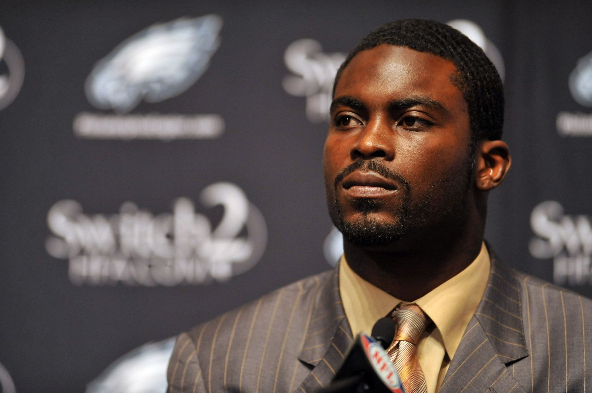 Philadelphia Eagles sign Michael Vick