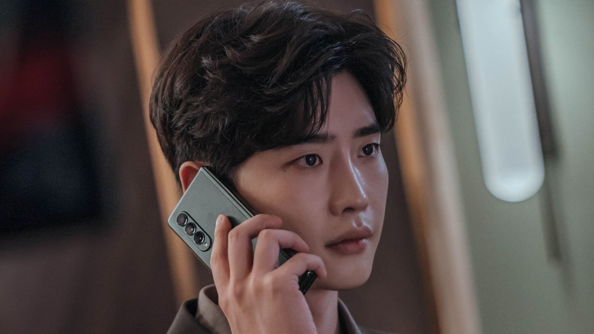 Jong-suk&#039;s look from Big Mouth (Image via Instagram/@withmbc)