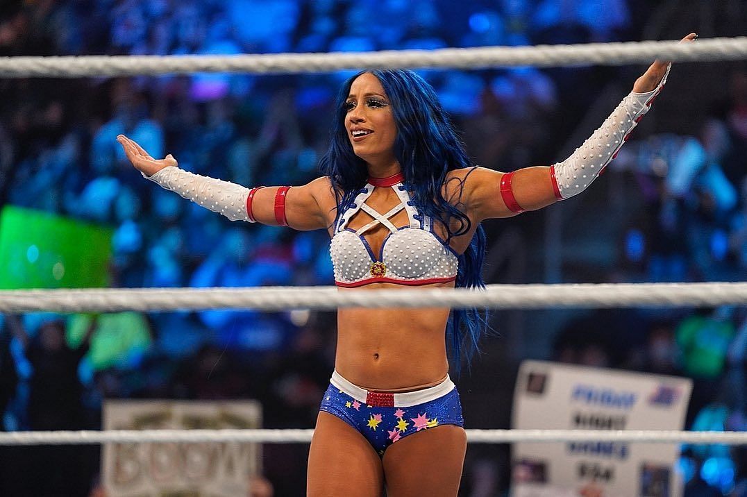 WWE ने दिग्गज सुपरस्टार साशा बैंक्स को कंपनी से निकालने का निर्णय लिया 
